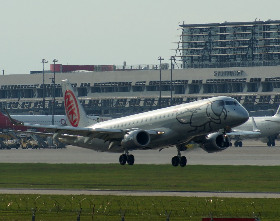 Niki Embraer 190 für Airberlin