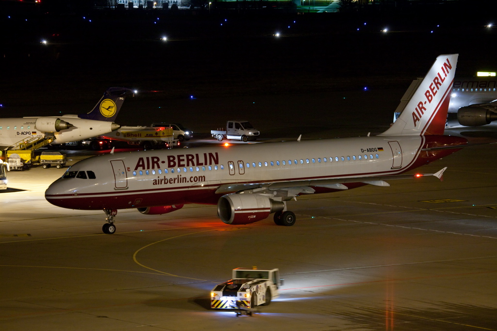 D-ABDG Air Berlin A320-214.jpg
