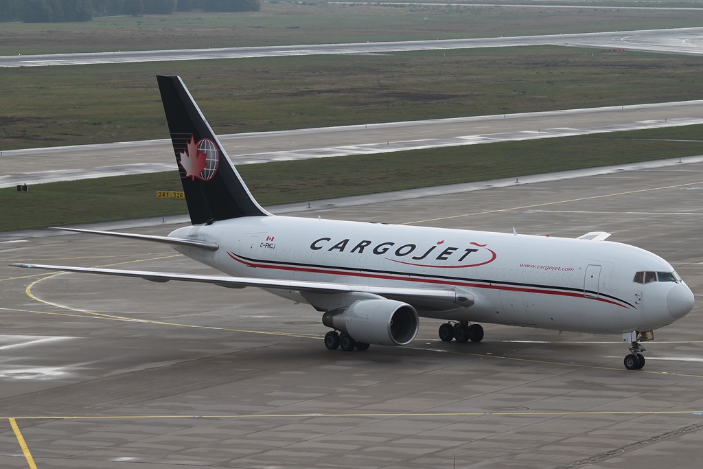 Cargojet Airways Boeing 767-223(BDSF) C-FMCJ