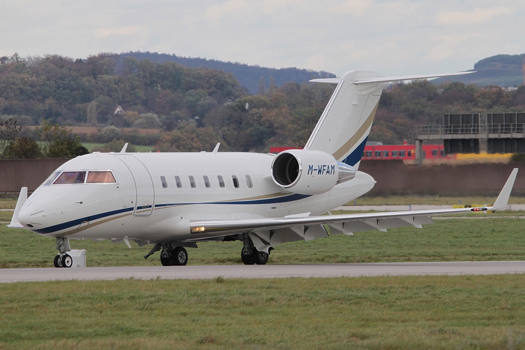 Private Canadair Challenger 605 M-WFAM