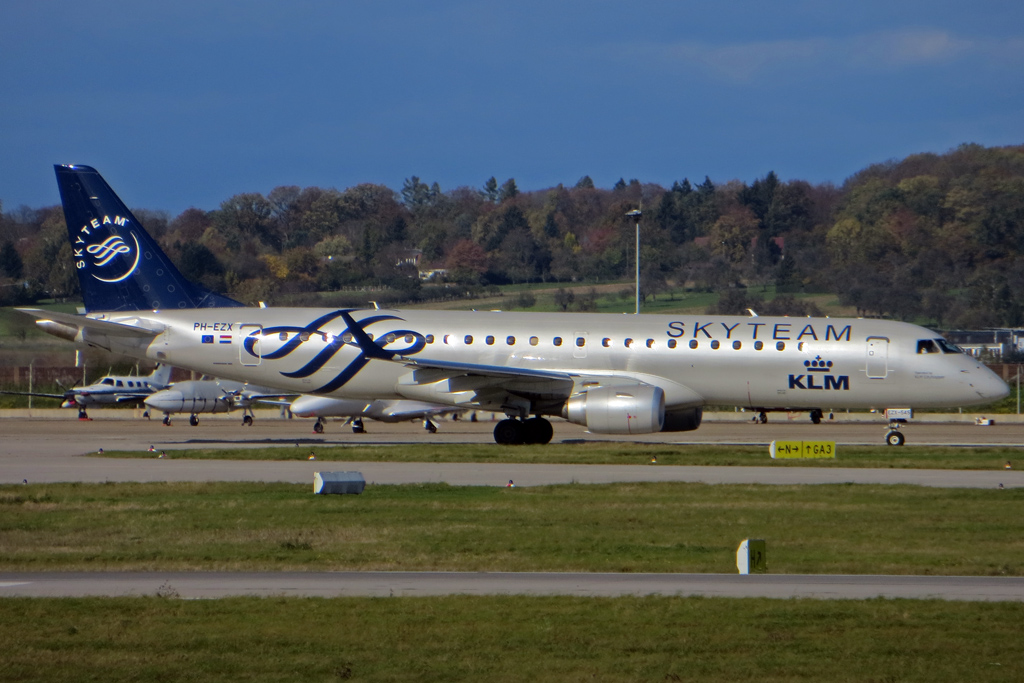 PH-EZX, KLM Cityhopper, ERJ-190