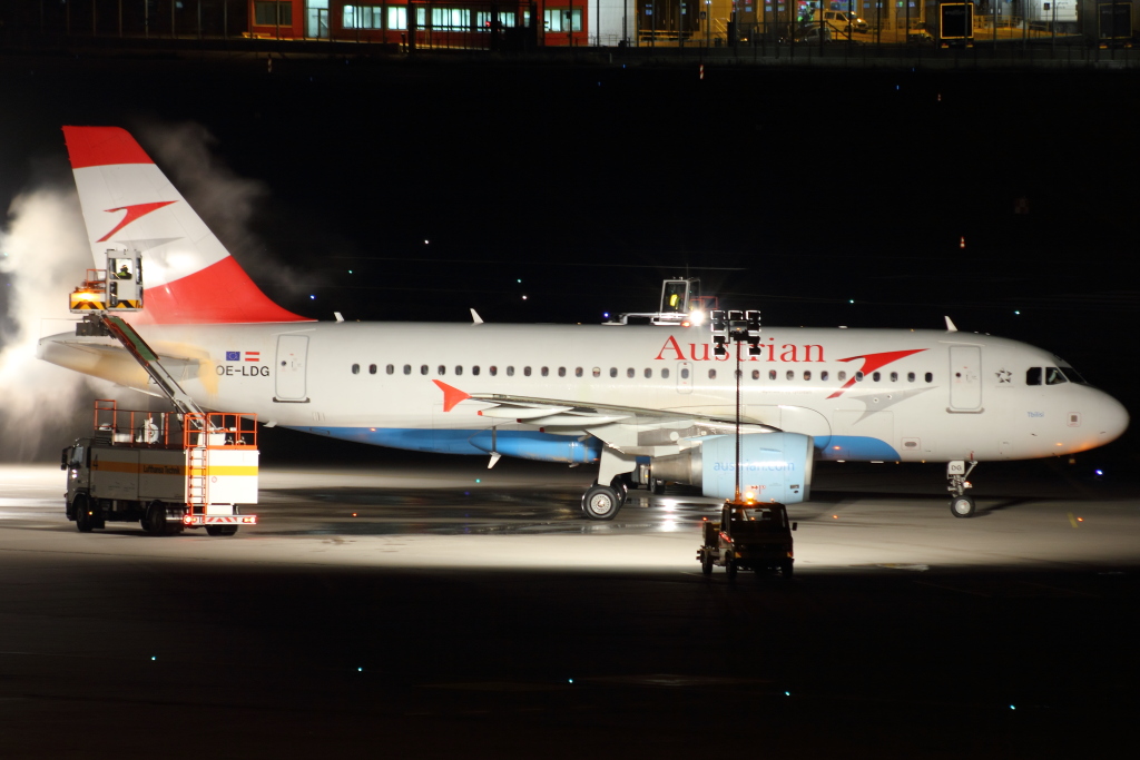 071102__OE-LDG Austrian Airlines Airbus A319-112_STR 20131125__4613.JPG