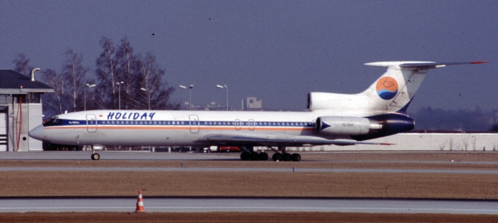 Holiday hatte diverse Flugzeugtypen; die Tu kam öfters nach STR