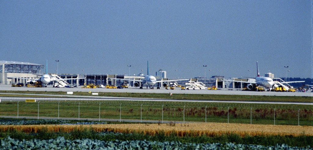 das war in den 90ern ein normaler Anblick; teilweise bis zu drei 300er auf dem apron