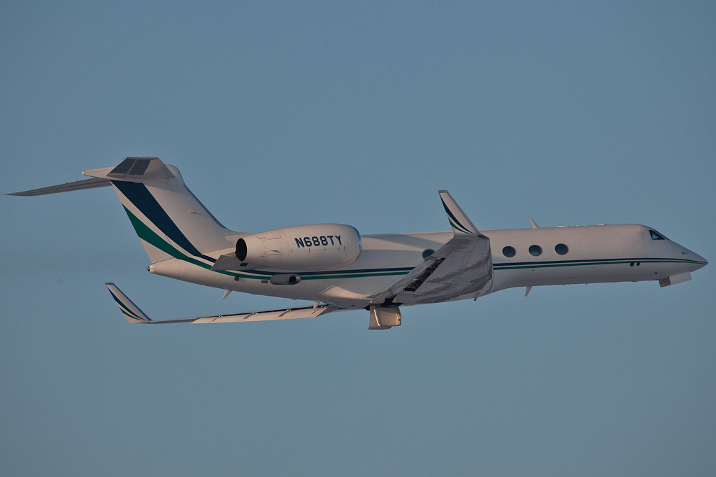 N688TY Private Bank of Utah Gulfstream V.jpg