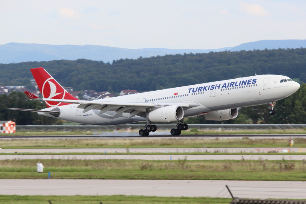 Turkish Airlines A330 (TC-JNR)