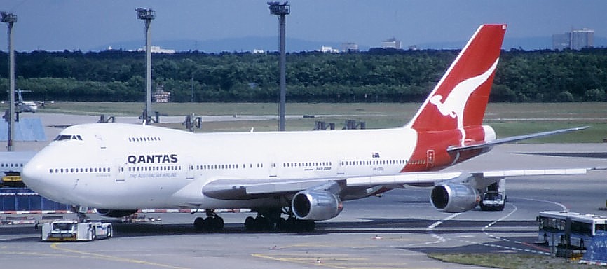 VH-EBS.jpg