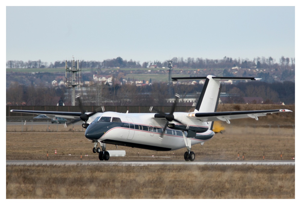 N353PH Dash 8-202