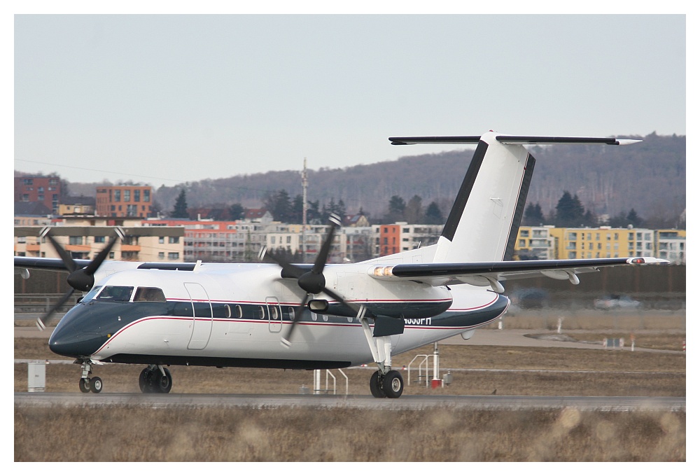 N353PH Dash 8-202