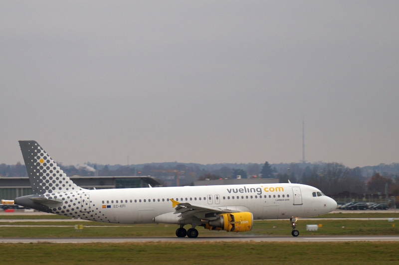 EC-KFI, Vueling, Airbus A320-216