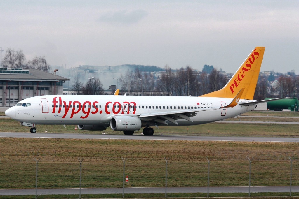 TC-AEP Pegasus B 737-800