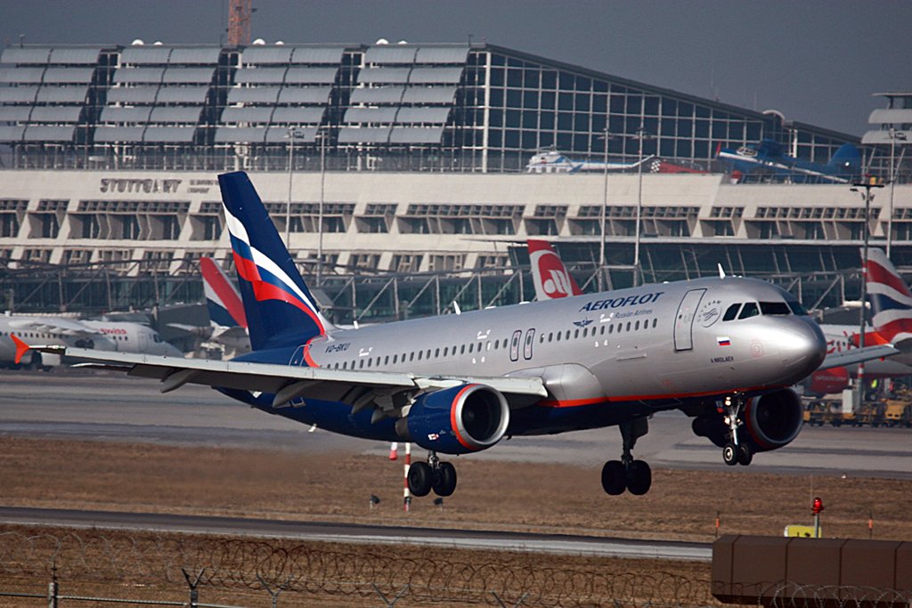 Aeroflot, VQ-BKU, A320-200<br />gewagter Anflug