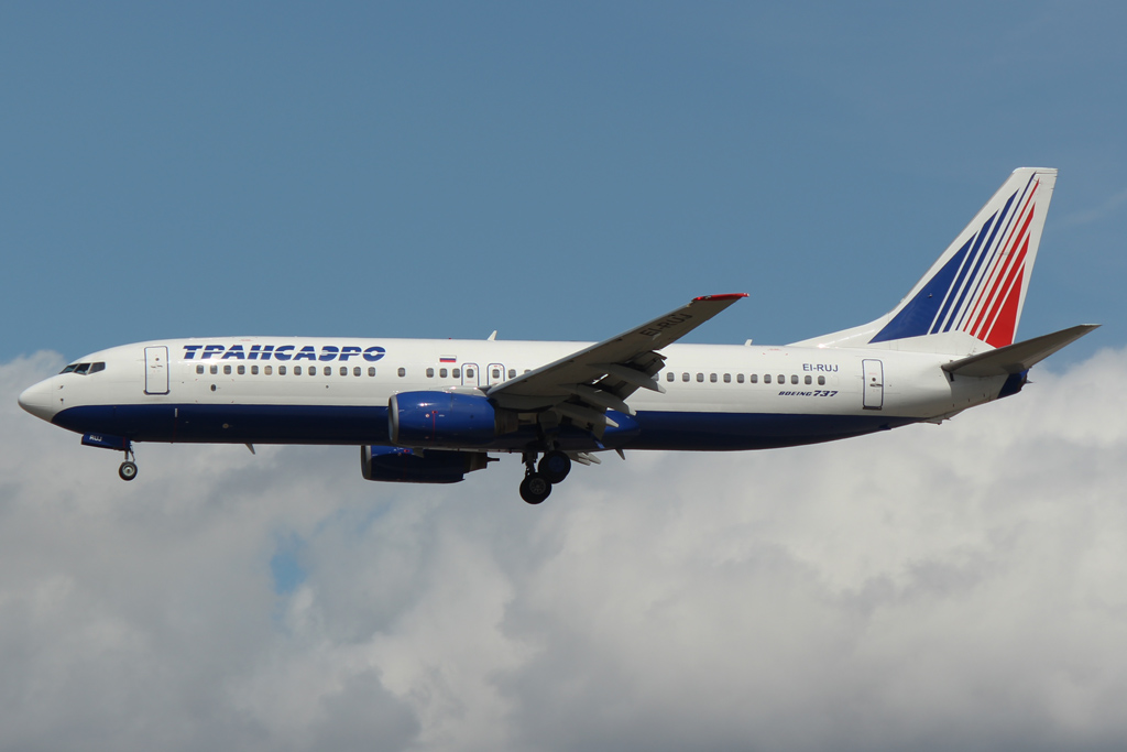 Dann noch die Transaero Boeing 737-800 ohne winglets aus Moskau.