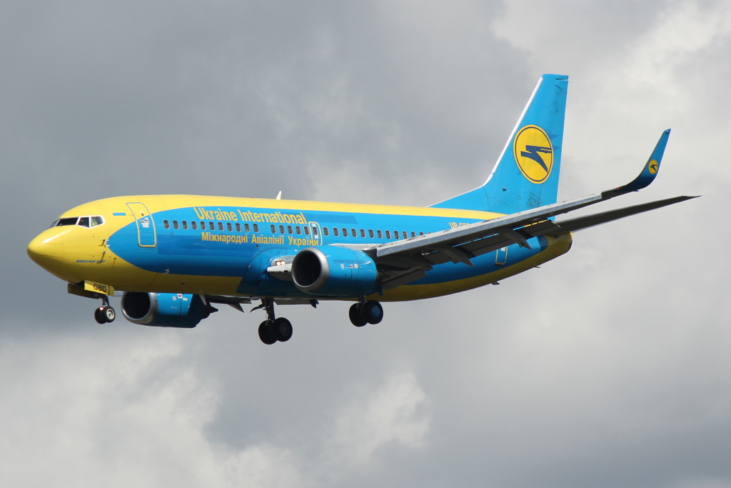 Ukraine darf auf keinen Fall fehlen:)<br />Hier mit einer Boeing 737-300 mit Winglets.