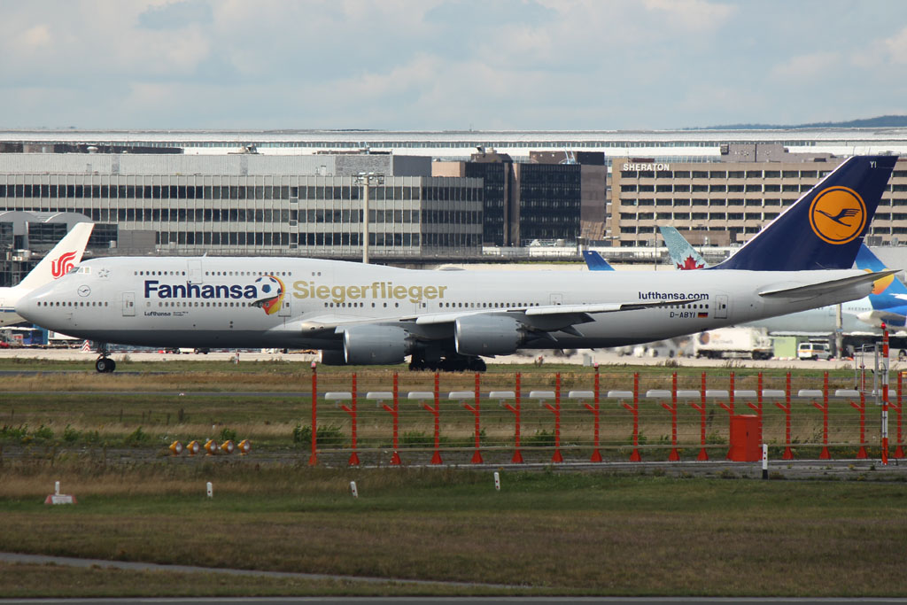Und dann noch die Boeing 747-8 mit der unsere Nationalmannschaft heimgeflogen ist.