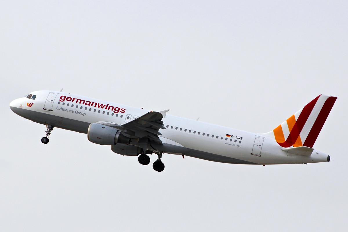 Germanwings 4U2520 (Kennzeichen: D-AIQB / A320-211) von Stuttgart nach Barcelona (Take-off 17.34 Uhr)