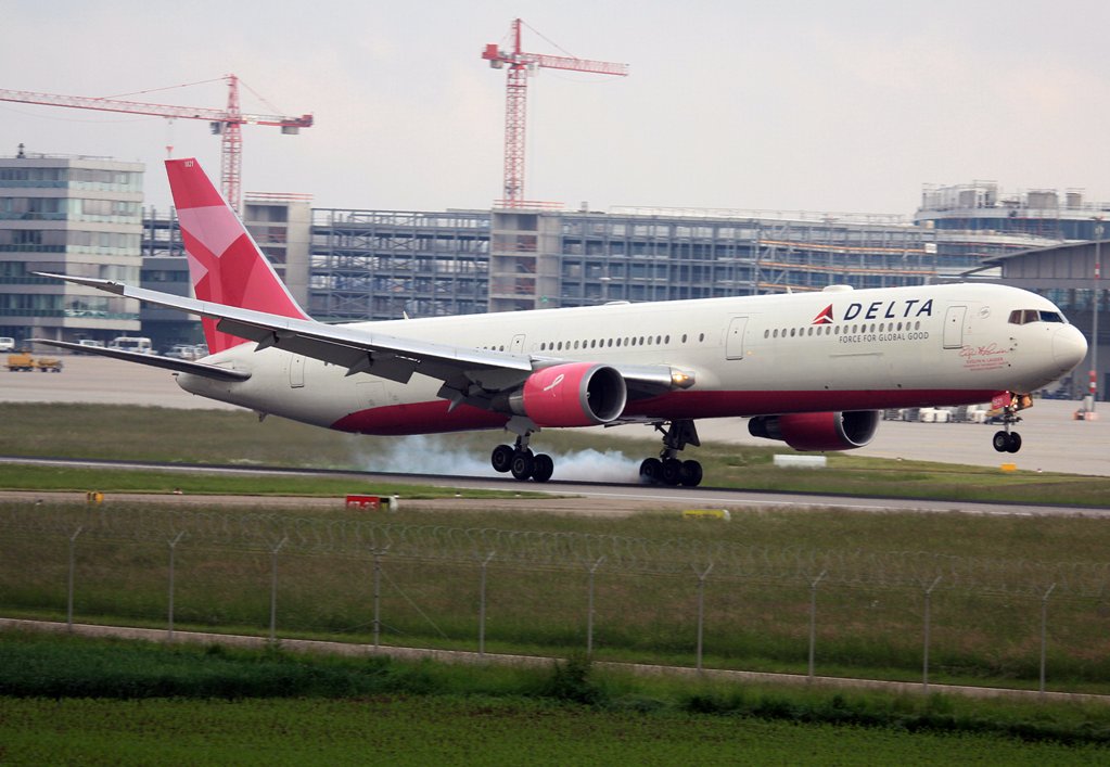 Delta Air Lines Boeing 767-432(ER) N845MH