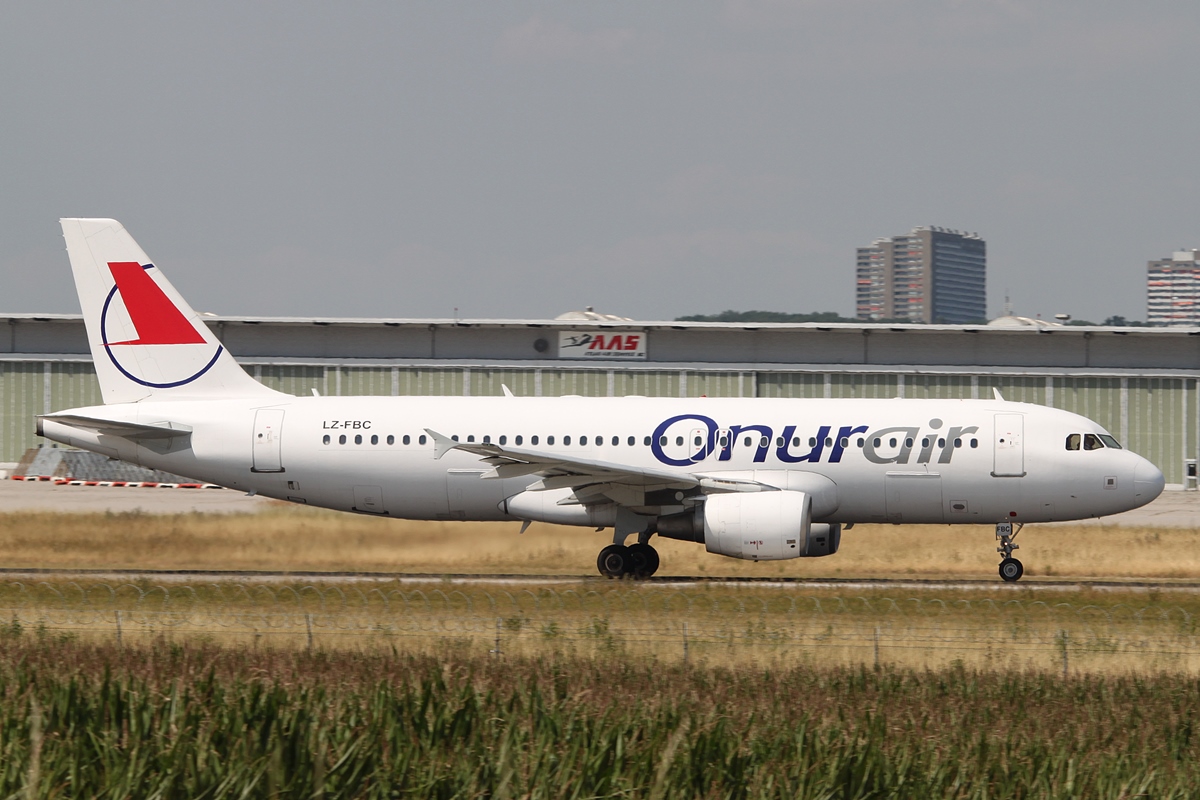 Onur Air Airbus A320-214 LZ-FBC