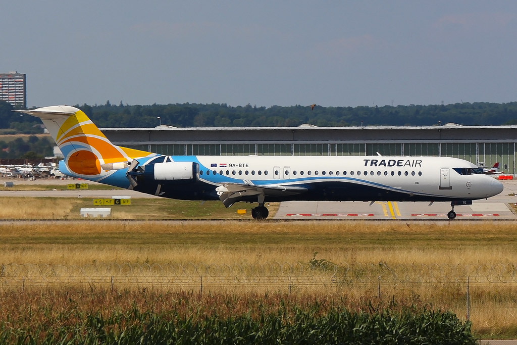 Da dieser Schönling noch nicht gezeigt wurde<br /><br />9A-BTE Trade air Fokker 100