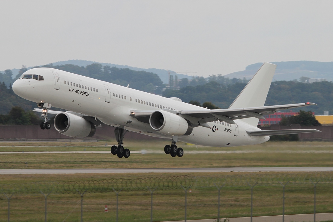 USA - Air Force Boeing C-32B 98-6006