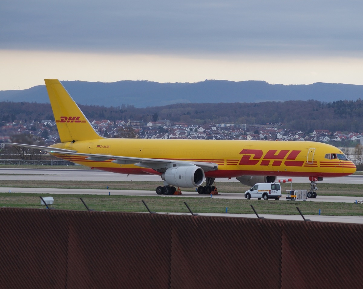 Boeing 757-236 .