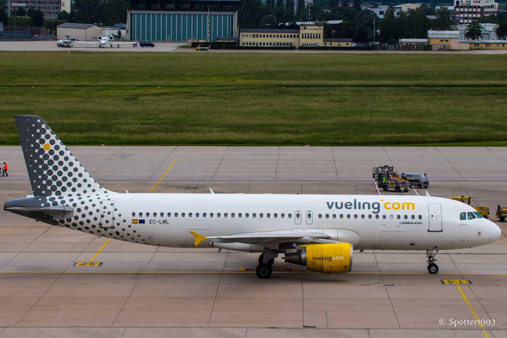 Vueling / Airbus A320-214 (EC-LML)