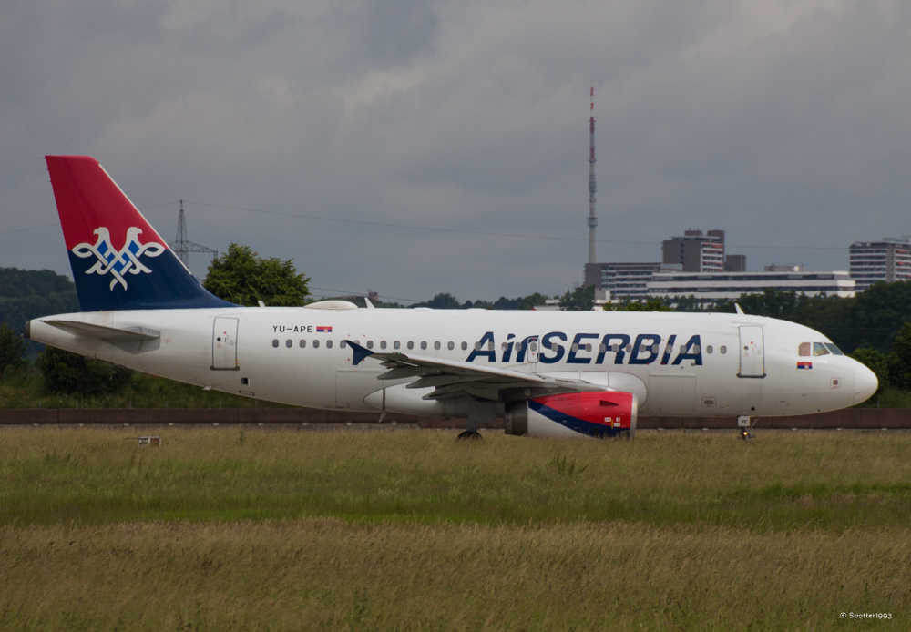 AirSERBIA / Airbus A319-132 (YU-APE)