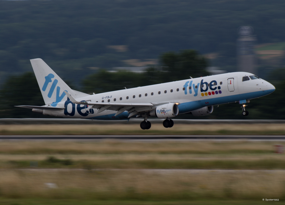 Flybe G-FBJI mit einer Embraer ERJ-175STD