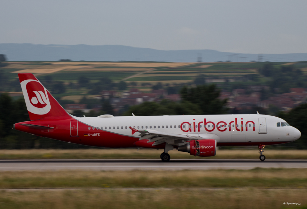 Air Berlin D-ABFE mit einem Airbus A320-214