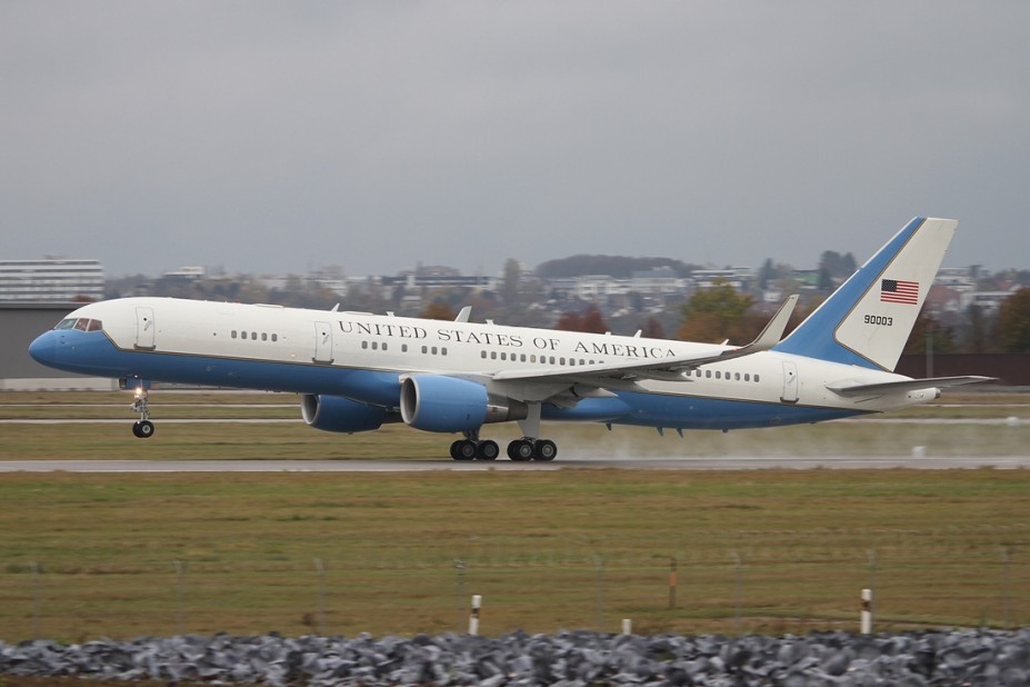 pics (5).JPG (295.2 KiB) 3060 mal betrachtet USA - Air Force Boeing VC-32A 99-0003