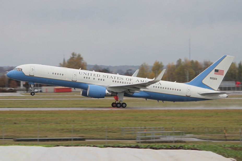 pics (6).JPG (300.06 KiB) 3060 mal betrachtet USA - Air Force Boeing VC-32A 99-0003