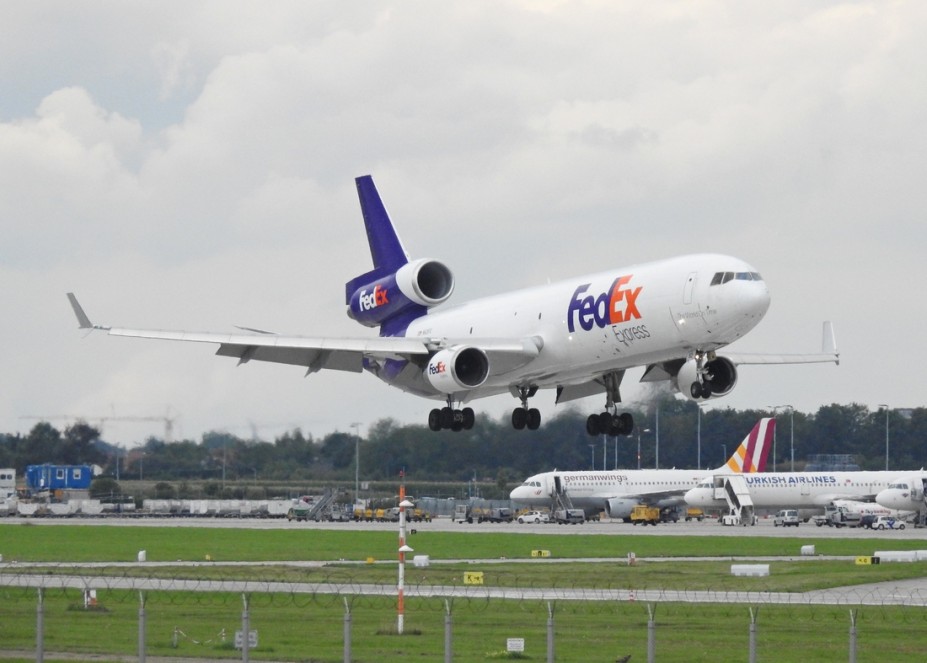 DSCN3240.JPG (411.67 KiB) 8261 mal betrachtet FedEx <br />McDonnell Douglas MD-11F<br />N621FE (c/n 48792)<br />del: May 1999 <br />Aircraft name: Connor