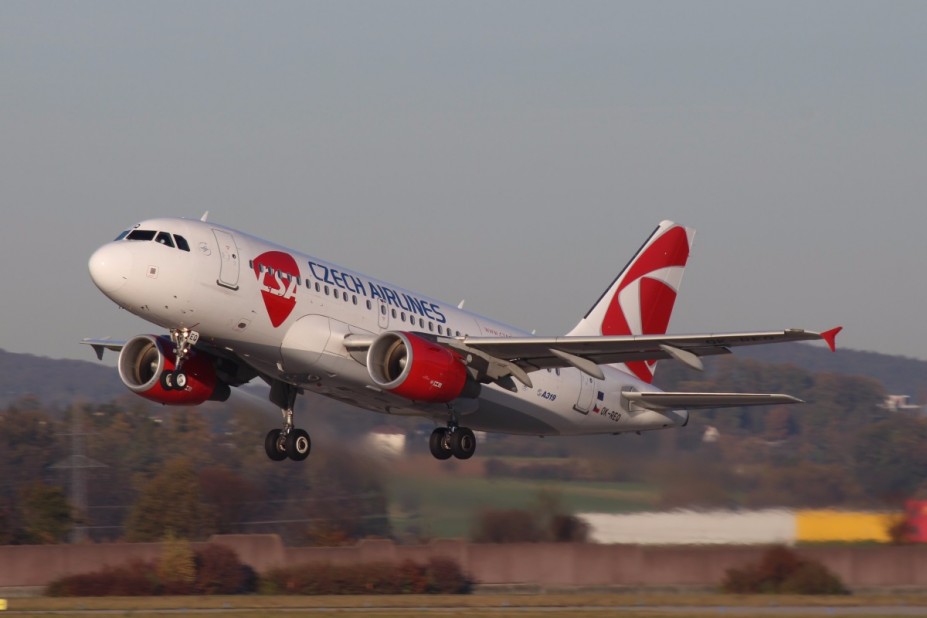 IMG_7962.jpg (416.99 KiB) 9636 mal betrachtet Czech Airlines A319 OK-REQ