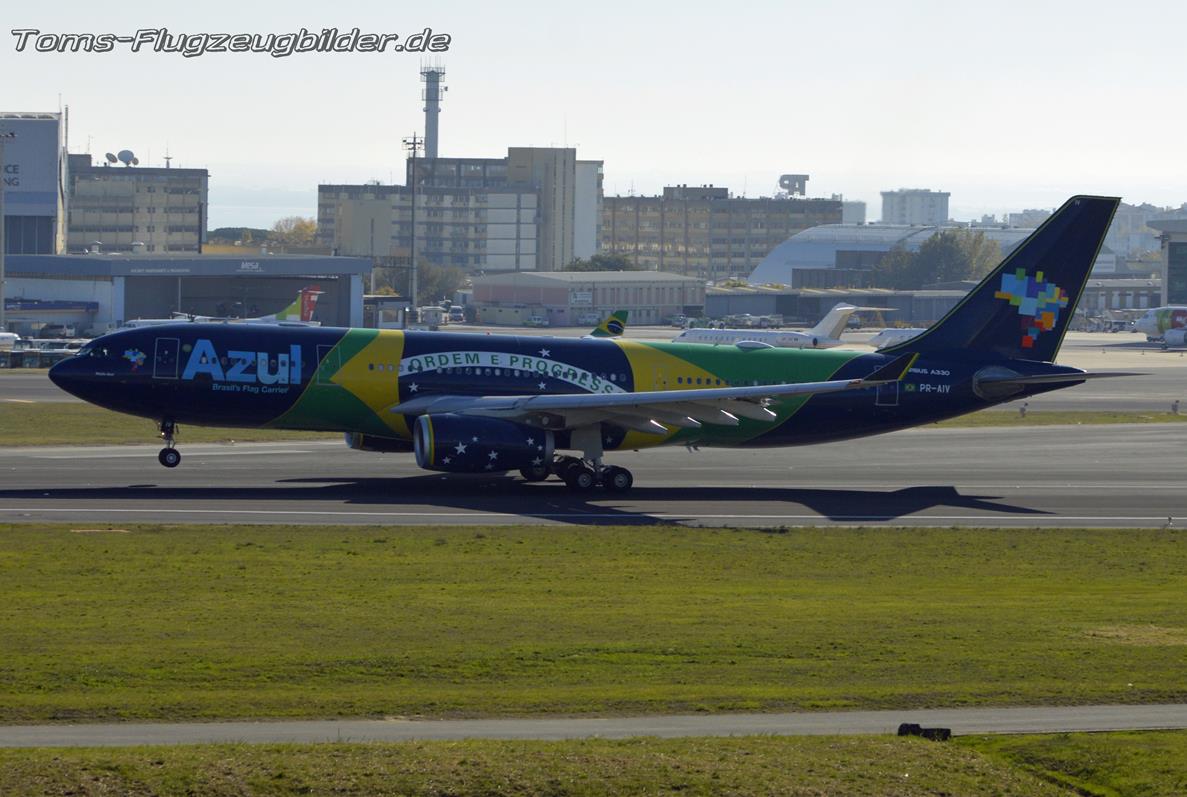 Azul Brasilian Airlines PR-AIV Brasilian Flag Livery