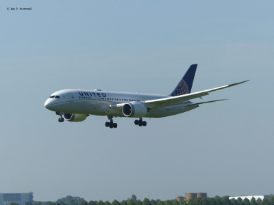 N26902Boeing787-8DreamlinerUnitedAirlinesC36Y1832xGEnxNov2012Law.JPG