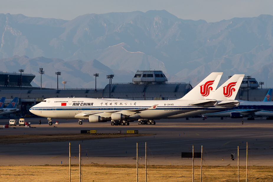 20161107_0703_b-2445_air_china_boeing_747.jpg