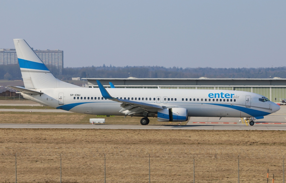 Boeing 737-83N SP-ENU Enter Air