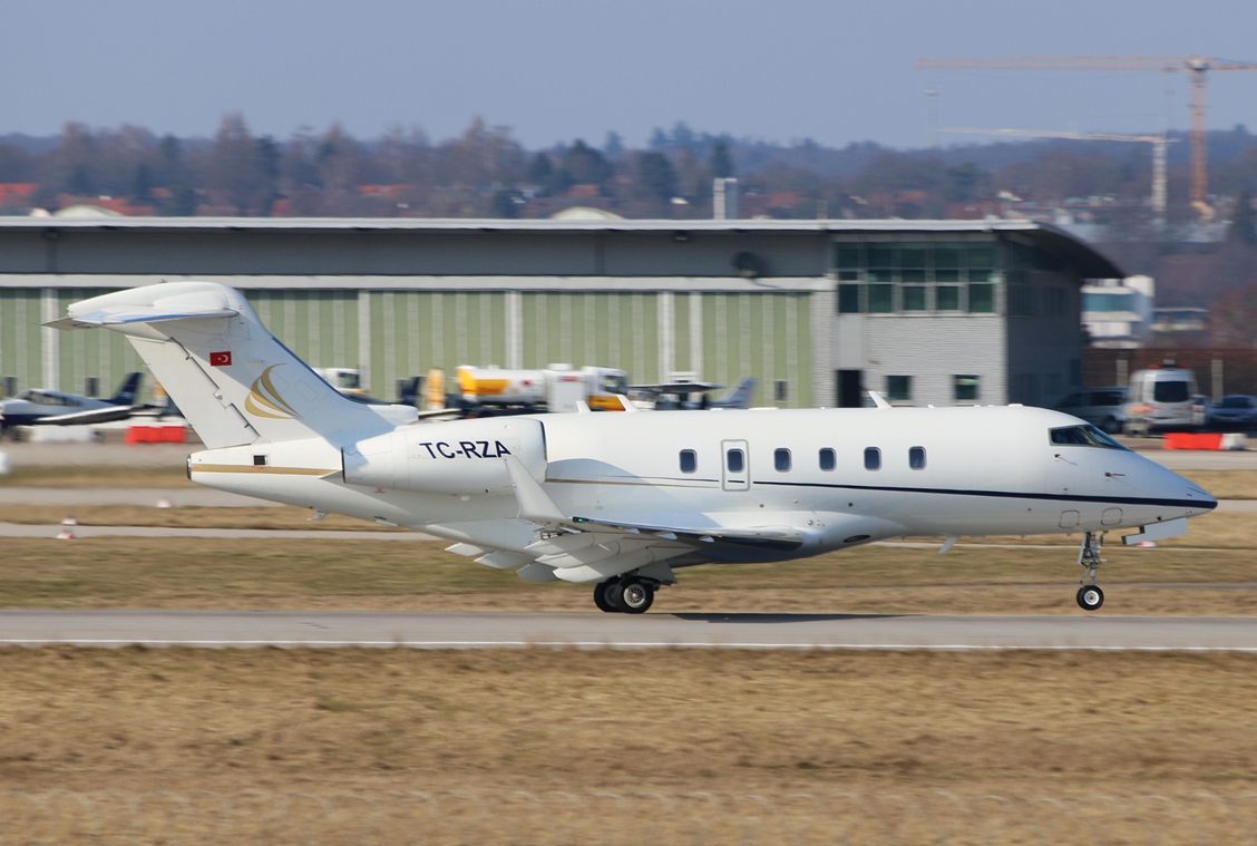 Bombardier BD-100-1A10 Challenger 300 TC-RZA