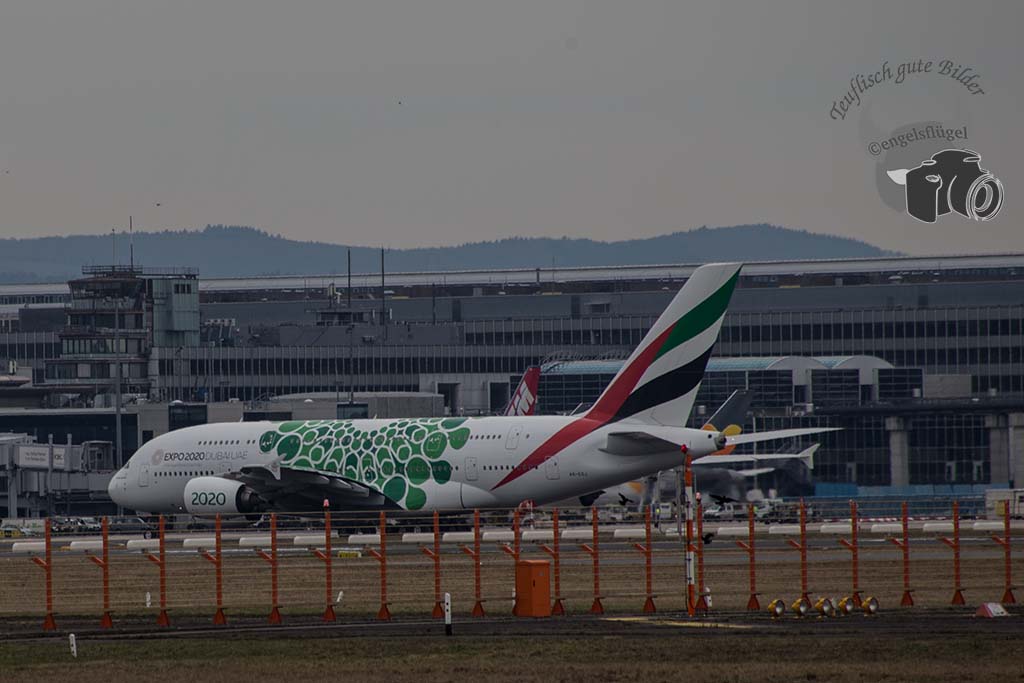 A380-861 - A6-EOJ - Emirates