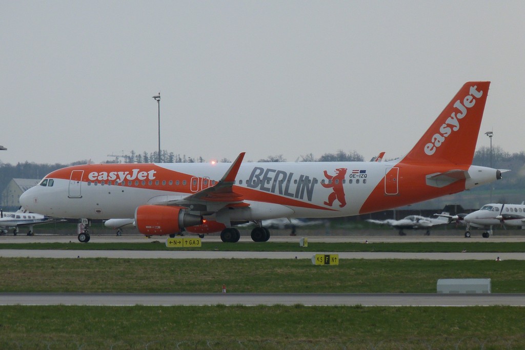 OE-IZQ  A320-214  EasyJet