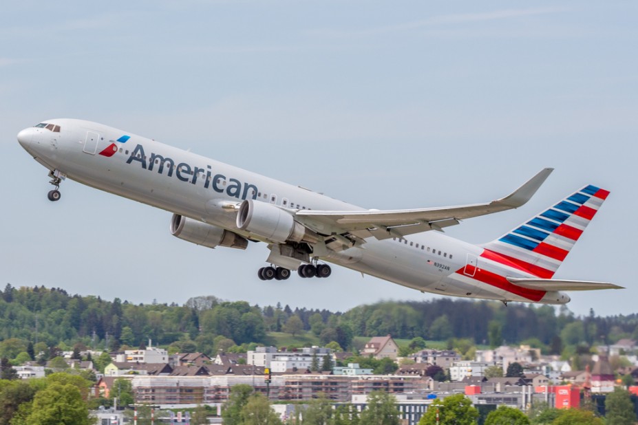 American Airlines Boeing 767-323(ER) N392AN