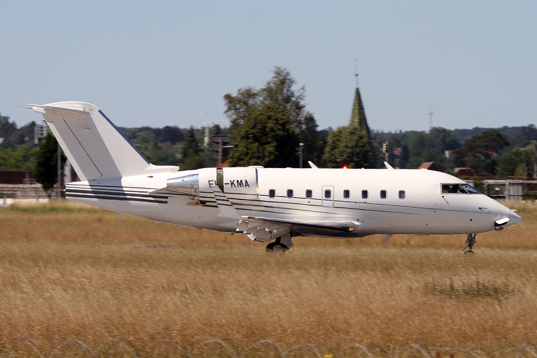 GainJet Bombardier CL-600-2B16 Challenger 604 EI-KMA