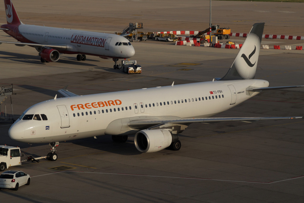 TC-FBV     A320-214      Freebird