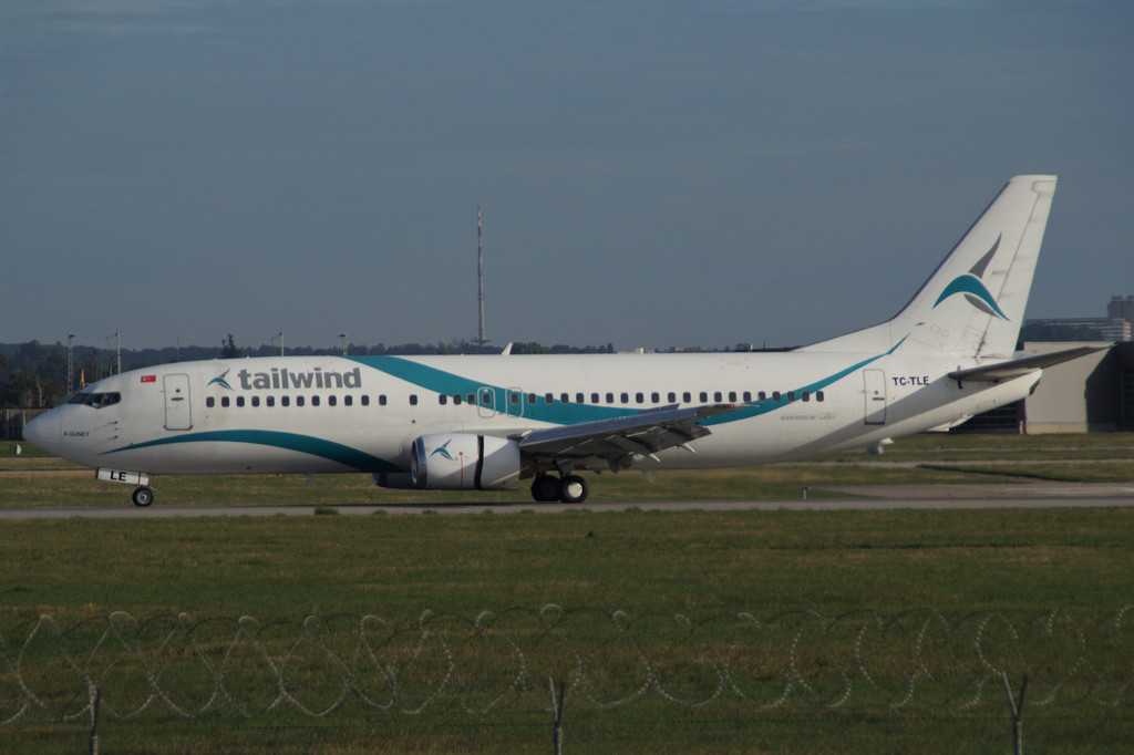 TC-TLE     737-4Q8