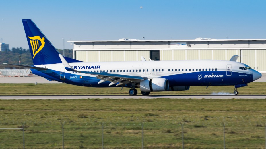 RYR Dreamliner-2.jpg