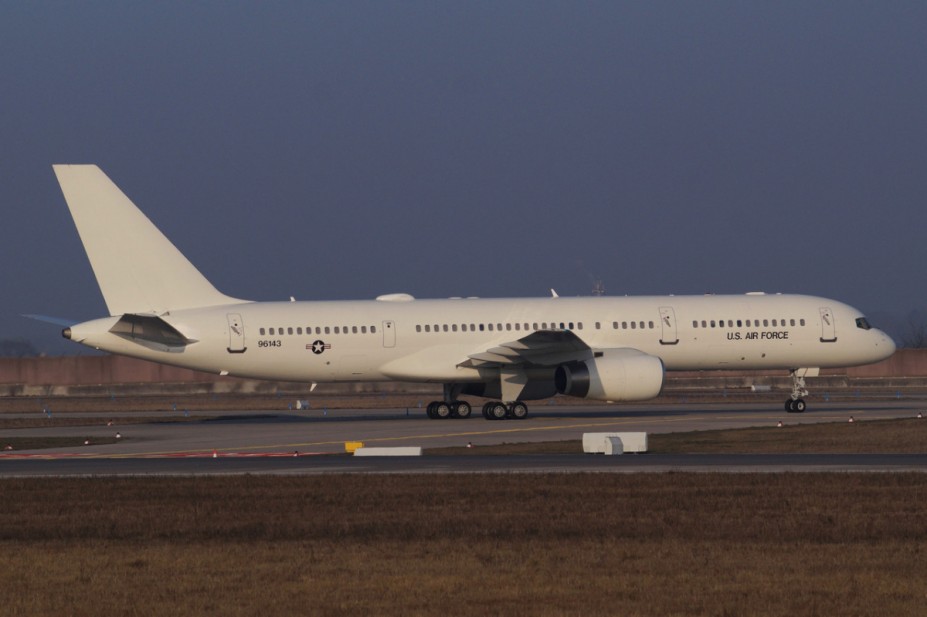 DSC09914.jpg (776.93 KiB) 4420 mal betrachtet 99-6143 C-32B USAF