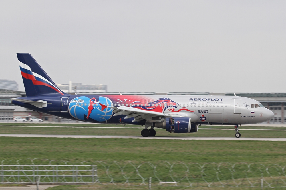 VP-BWE   Airbus A320-214   Aeroflot   Stuttgart   05.04.2019   (PBC CSKA Moscow Livery).JPG