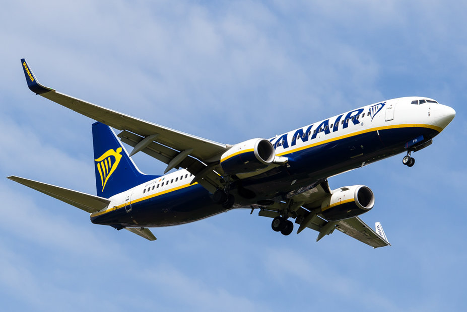 IMG_2702-2.jpg (398.03 KiB) 4841 mal betrachtet Ryanair / EI-FIV / Boeing 737-8AS