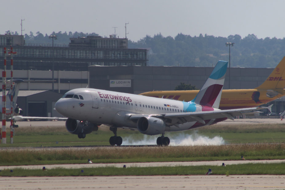 IMG_0801.jpg (514.83 KiB) 2140 mal betrachtet D-ABGJ // Airbus A319-112 (11 Jahre alt) // Eurowings // EW8004 aus Berlin