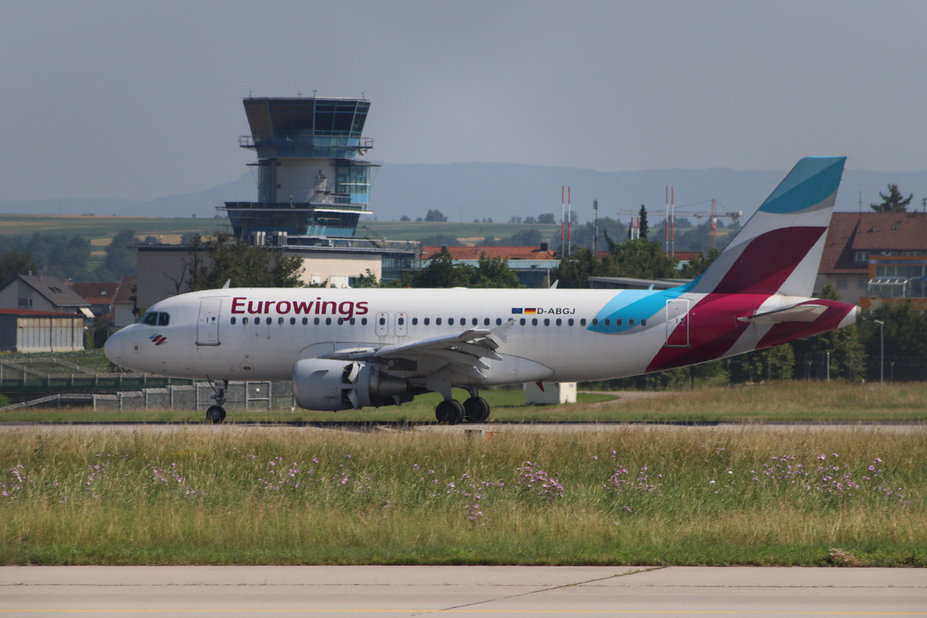 IMG_0808.jpg (623.64 KiB) 2142 mal betrachtet D-ABGJ // Airbus A319-112 (11 Jahre alt) // Eurowings // EW8004 aus Berlin